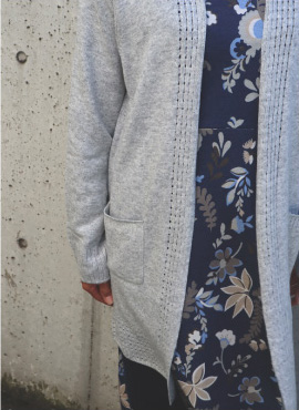 長袖ロングニットカーディガン×長袖ワンピース