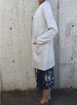 長袖ロングニットカーディガン×長袖ワンピース