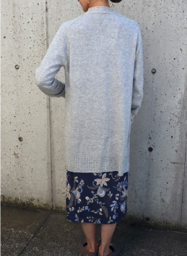 長袖ロングニットカーディガン×長袖ワンピース