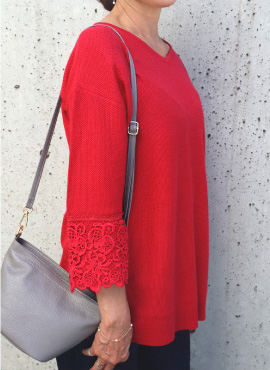 7分袖ニットチュニック×デニムワイドパンツ×ショルダーバッグ