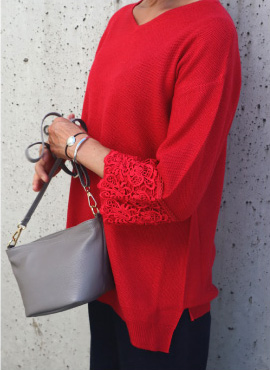 7分袖ニットチュニック×デニムワイドパンツ×ショルダーバッグ