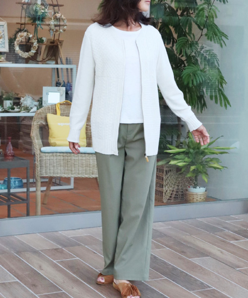長袖ジップアップニットカーディガン×ワイドパンツ