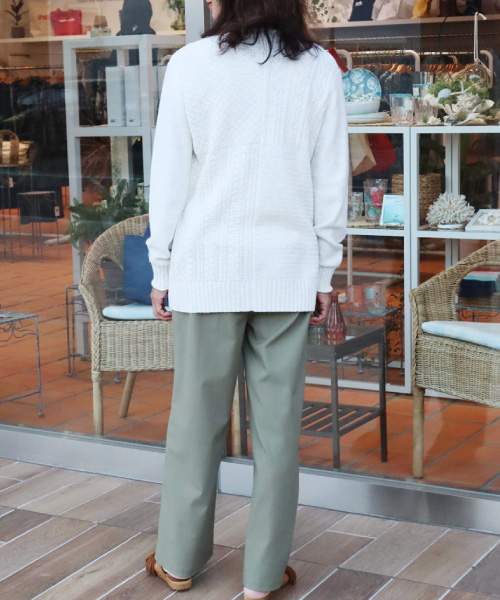 長袖ジップアップニットカーディガン×ワイドパンツ