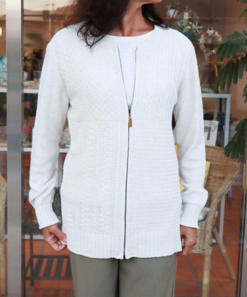 長袖ジップアップニットカーディガン×ワイドパンツ