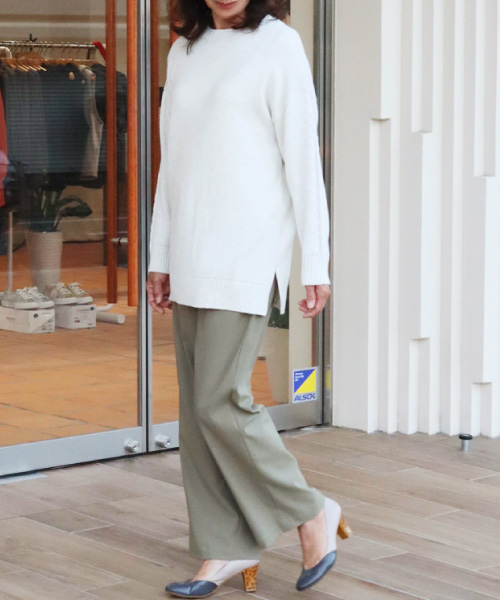 長袖ニットチュニック×ワイドパンツ