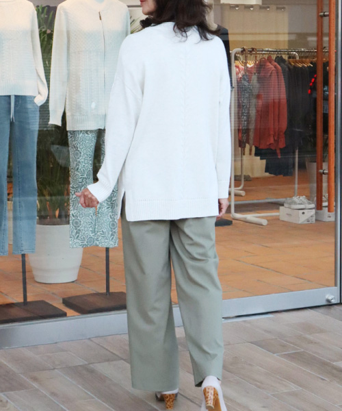 長袖ニットチュニック×ワイドパンツ