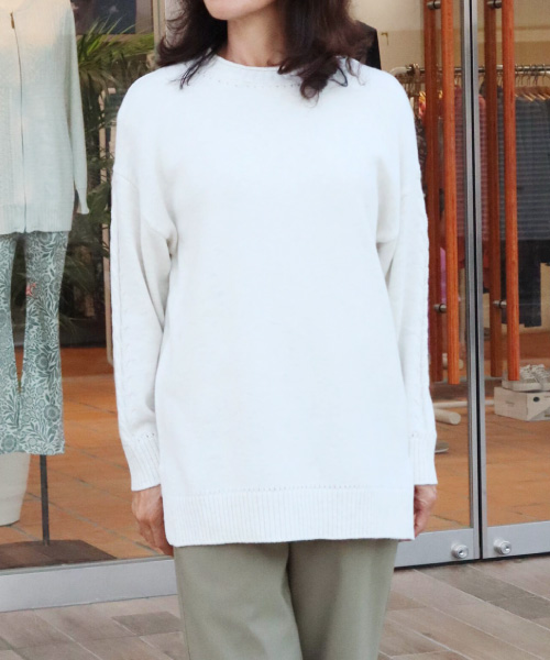 長袖ニットチュニック×ワイドパンツ