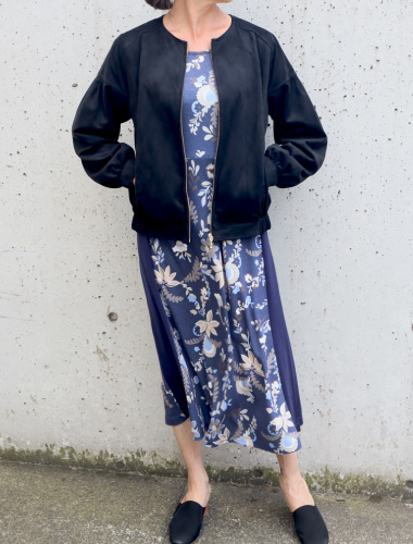 ブラックブルゾン×ネイビーワンピース01