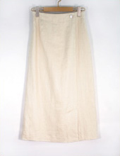 ラップ風スカート¥22,880 (税込)