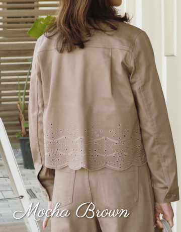 カットワーク刺しゅうブルゾン¥28,600 モカチャ