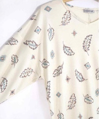 ドルマンスリーブで女性らしい印象