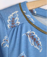 スウェード調の三つ編みテープがポイント