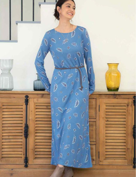 長袖ロングワンピース  ¥22,880（税込）