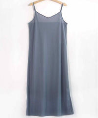 キャミソール型ペチコート付きでより着やすさ◎