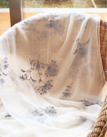 花柄刺しゅうストール