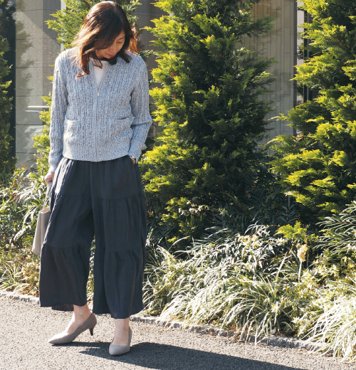 長袖ニットブルゾン×ティアードパンツ