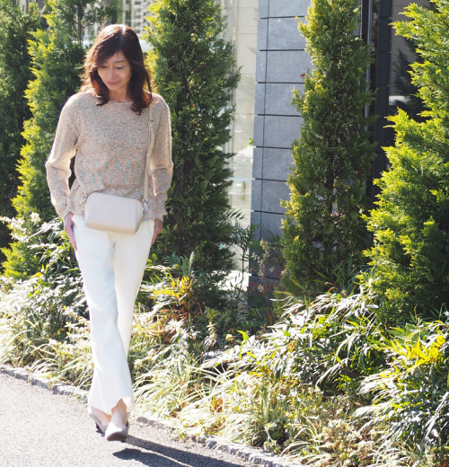 長袖ニットプルオーバー×ワイドパンツ