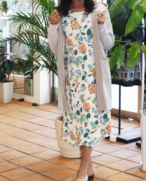 ⻑袖フード付ロングカーディガン×⻑袖ワンピース