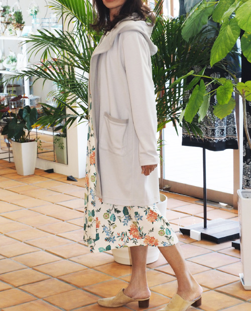 ⻑袖フード付ロングカーディガン×⻑袖ワンピース