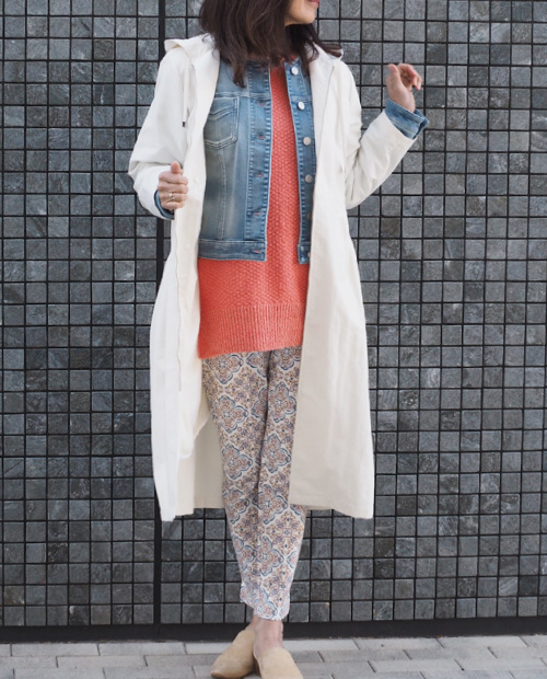 デニムジャケット×ライナー付フーデッドコート×⻑袖ニットチュニック×タイトスリムパンツ