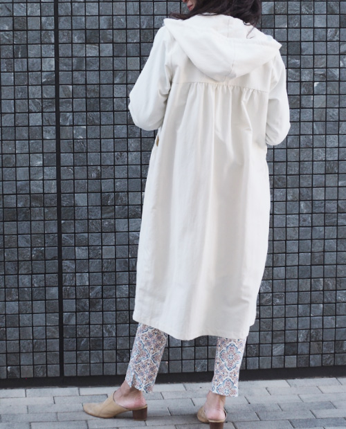 デニムジャケット×ライナー付フーデッドコート×⻑袖ニットチュニック×タイトスリムパンツ