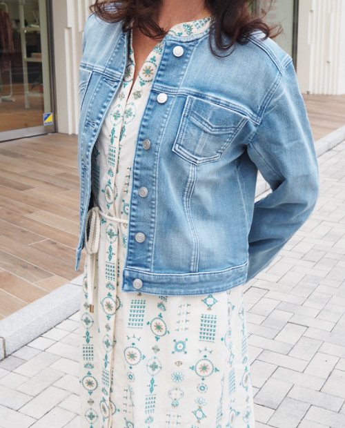 デニムジャケット×刺しゅう2WAY長袖ワンピース×タイトスリムパンツ