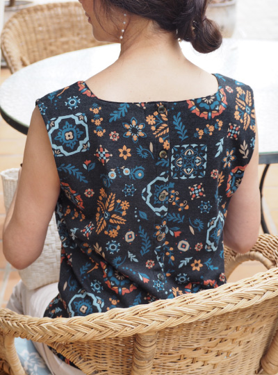 タイル柄ノースリーブプルオーバー×美・シルエットパンツ