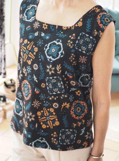 タイル柄ノースリーブプルオーバー×美・シルエットパンツ