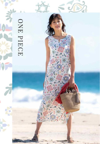 スリット⼊ノースリーブロングワンピース　18,480円 (税込)