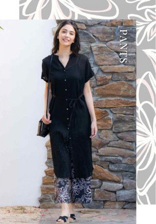 ワイドパンツ　18,480円 (税込)