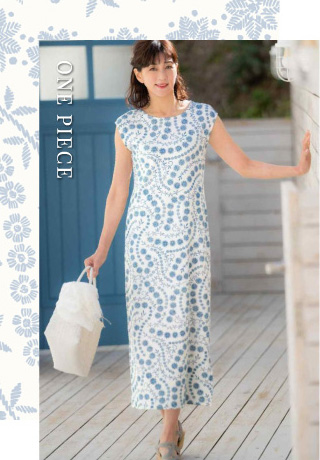 スリット入フレンチスリーブロングワンピース　18,480円 (税込)