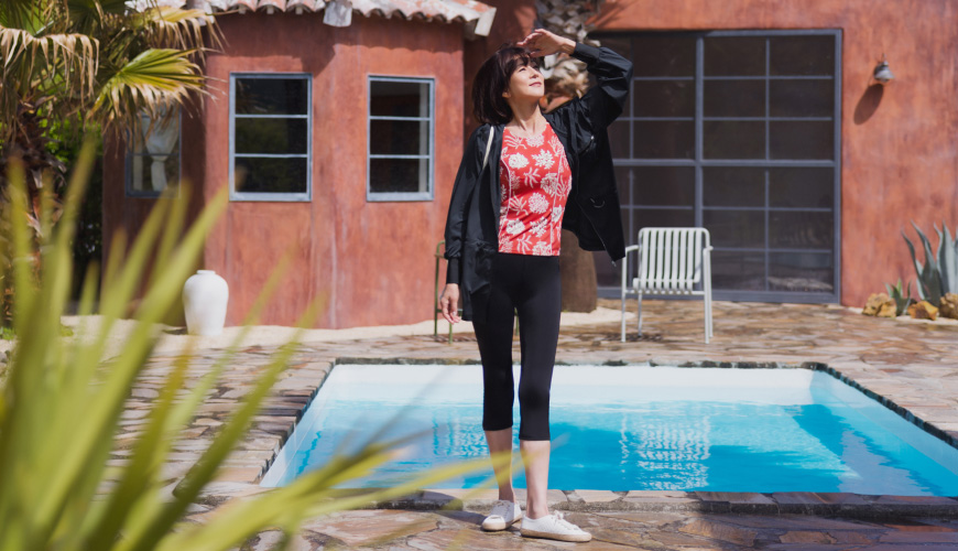 旅⾏から⽇常まで使えるスリム&リゾートスタイルを。