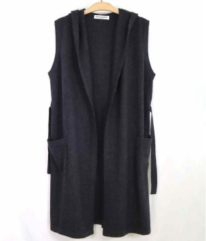 カシミヤフード付ロングニットベスト ¥77,000