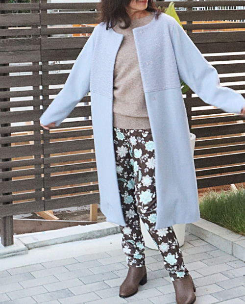 ノーカラーコート×ニット×花柄タイトスリムパンツ