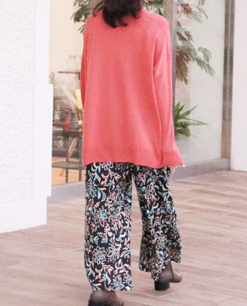 ノーカラーコート×ニット×花柄タイトスリムパンツ