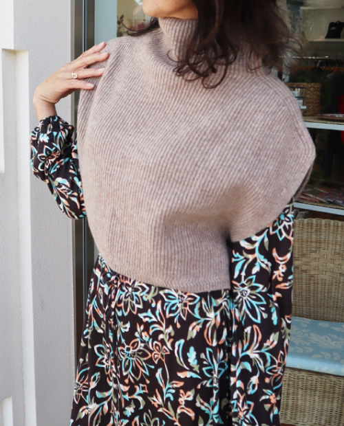 ニットベスト×長袖ワンピース