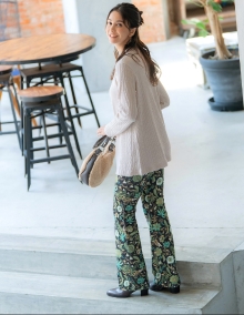 ブーツカットパンツ