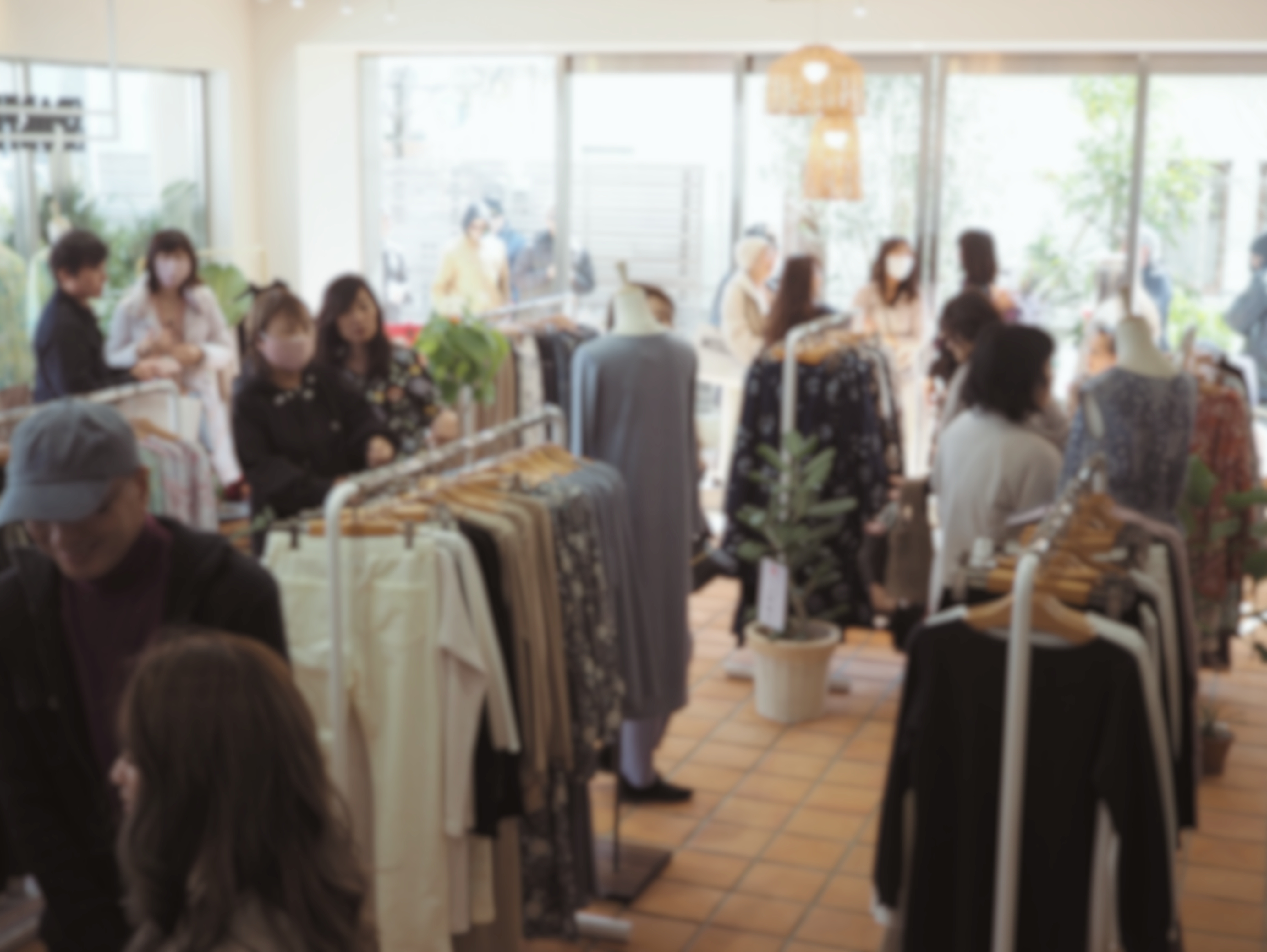 “店内の様子お客様あり"