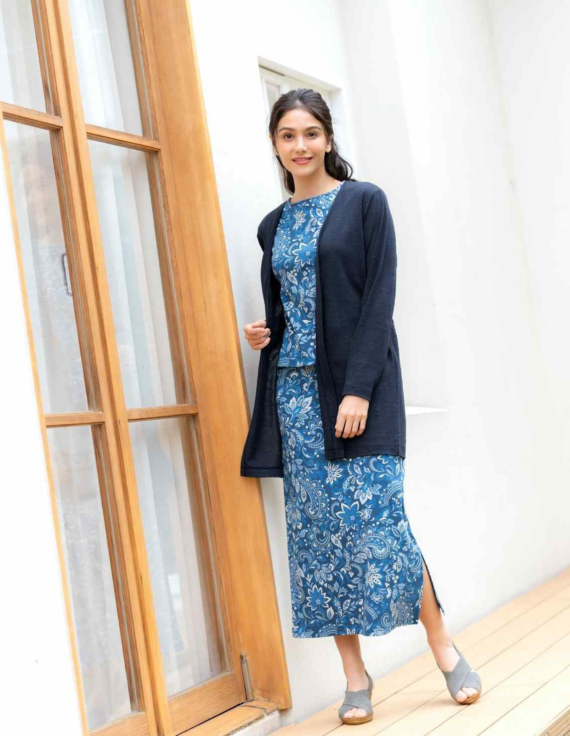 【極美品】北欧暮らしの道具店 リバティプリントのロングスカート Mサイズ ブルー 新商品】この秋、ときめく大人柄。リバティプリントの「特別なスカート