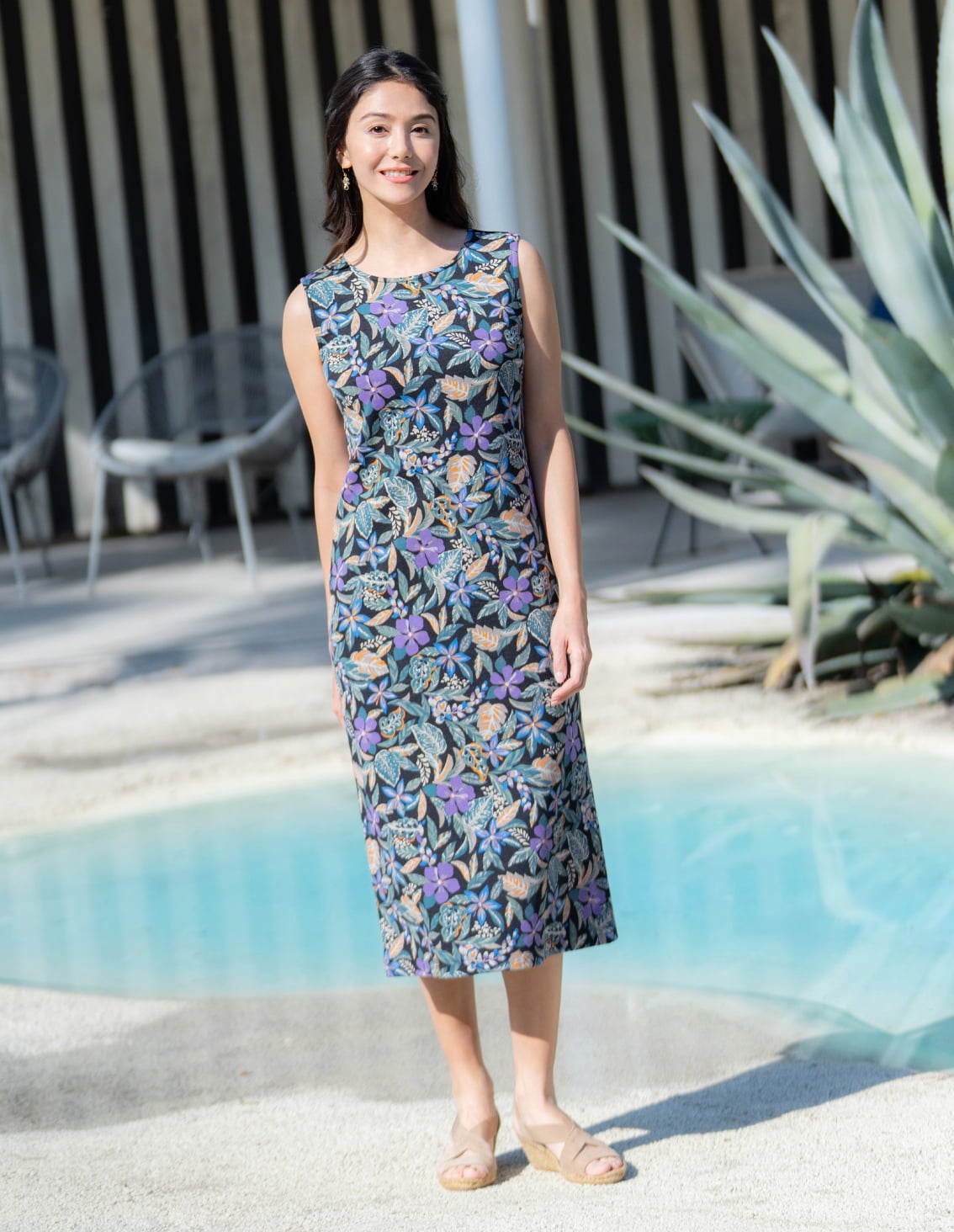 【セール】クロエ　ネイビーとホワイトの花柄ノースリーブワンピース ノースリーブワンピース | 最新夏コレクション | 40代からのレディース