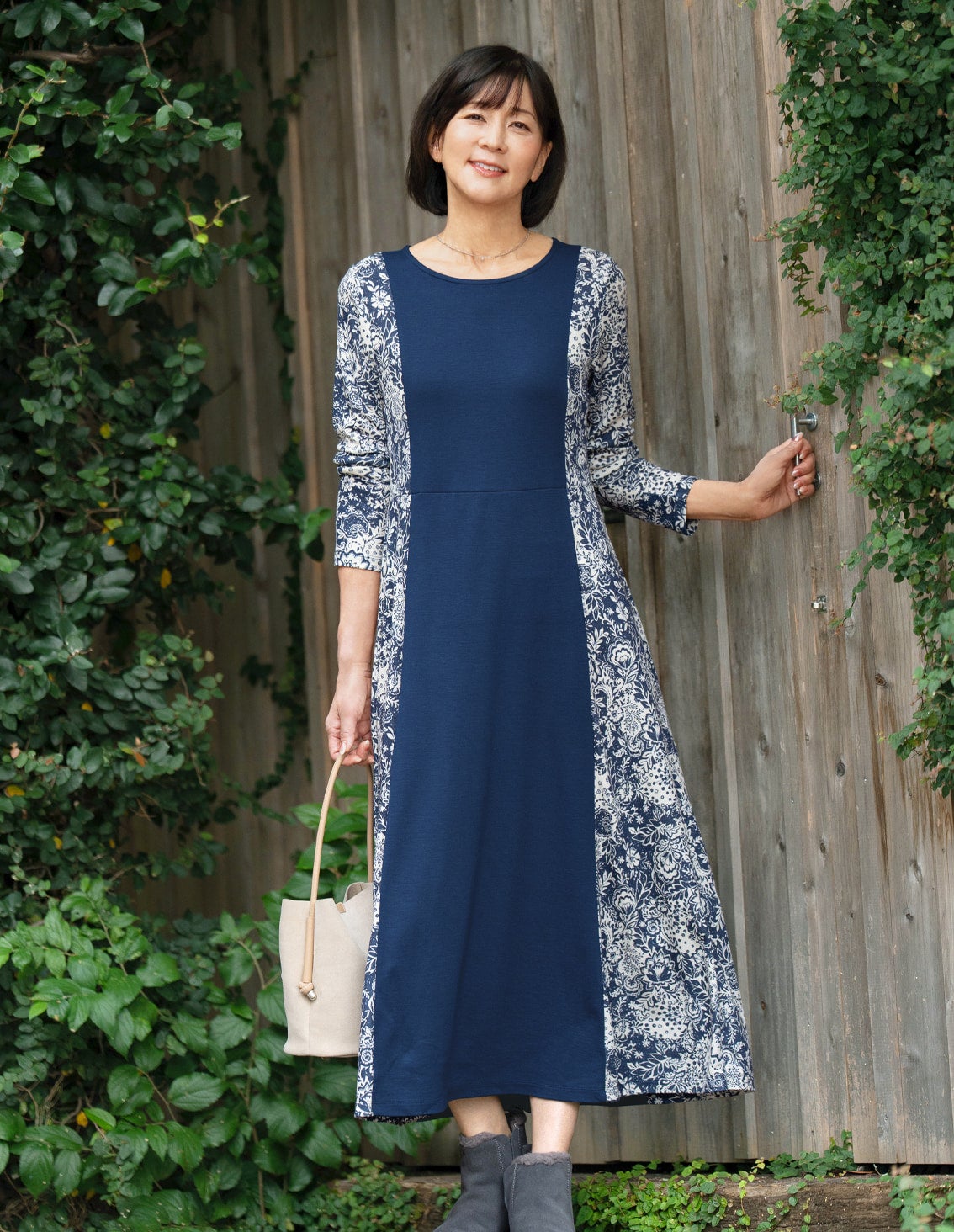 「レーヨンウールスムース/単色花」長袖ワンピース ¥27,280